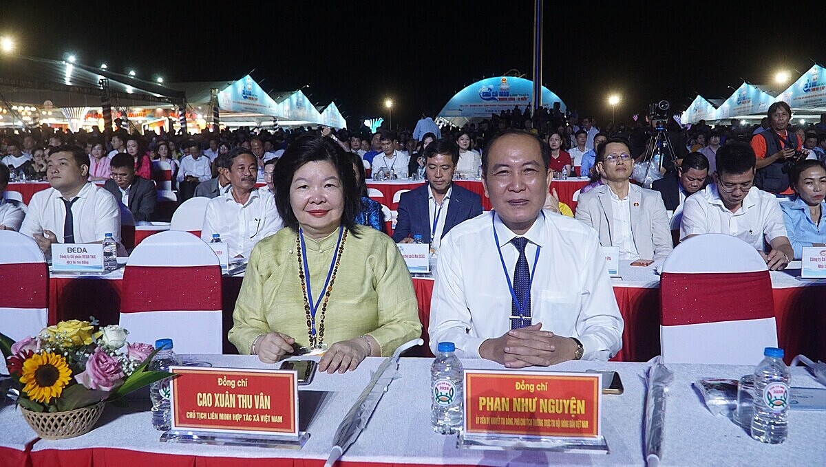 Cà Mau khai hội cua 2025, tôn vinh sản vật đất Mũi, lan tỏa thông điệp phát triển kinh tế xanh
