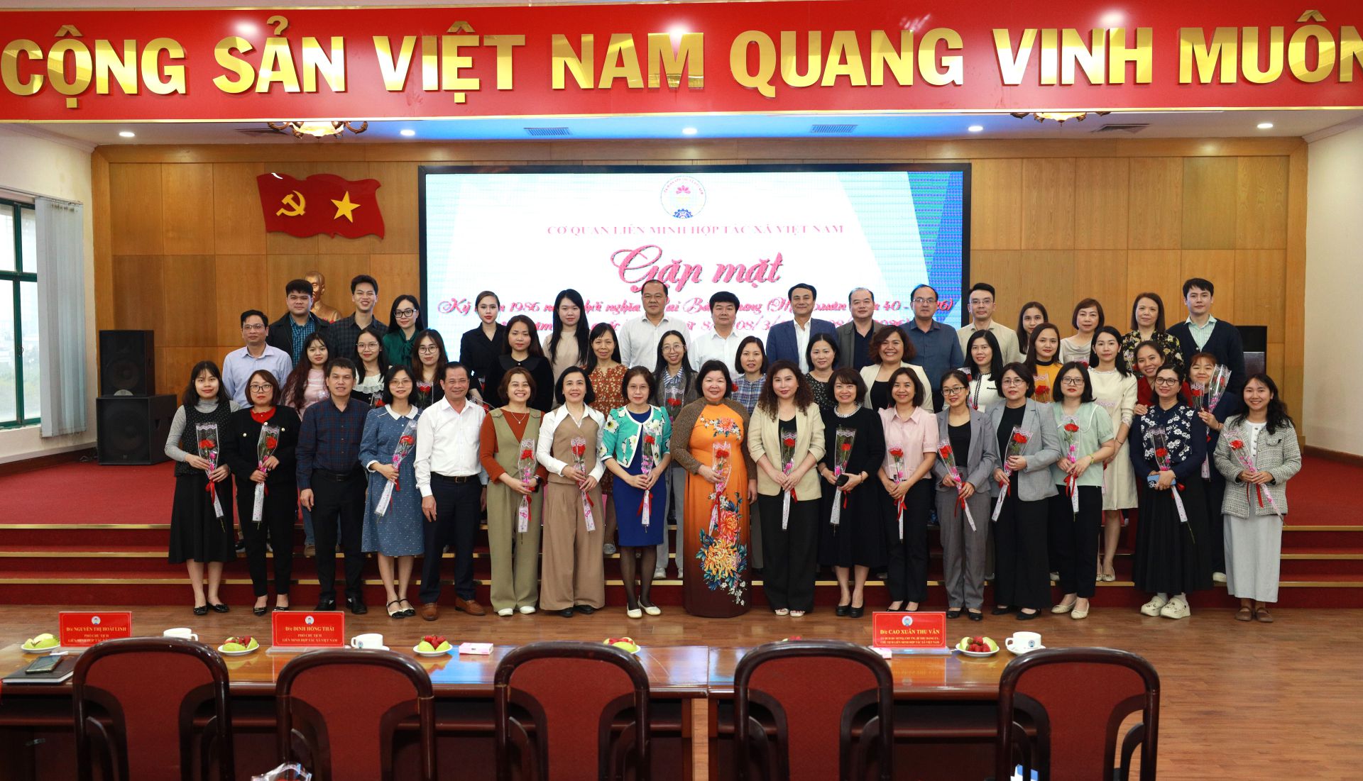 Buổi gặp mặt nhân ngày quốc tế phụ nữ 8/3 tại Liên minh Hợp tác xã Việt Nam