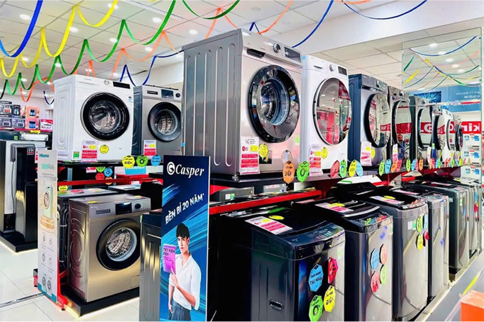 Trời nồm ẩm: Máy sấy quần áo lên ‘cơn sốt’, có mẫu đắt ngang chiếc xe máy