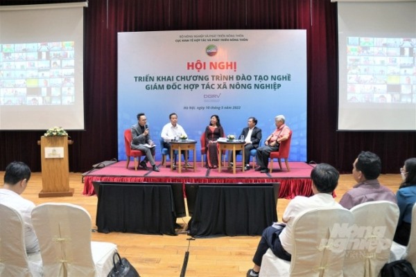 Đào tạo những 'thuyền trưởng' trèo lái con tàu HTX nông nghiệp đi đúng hướng