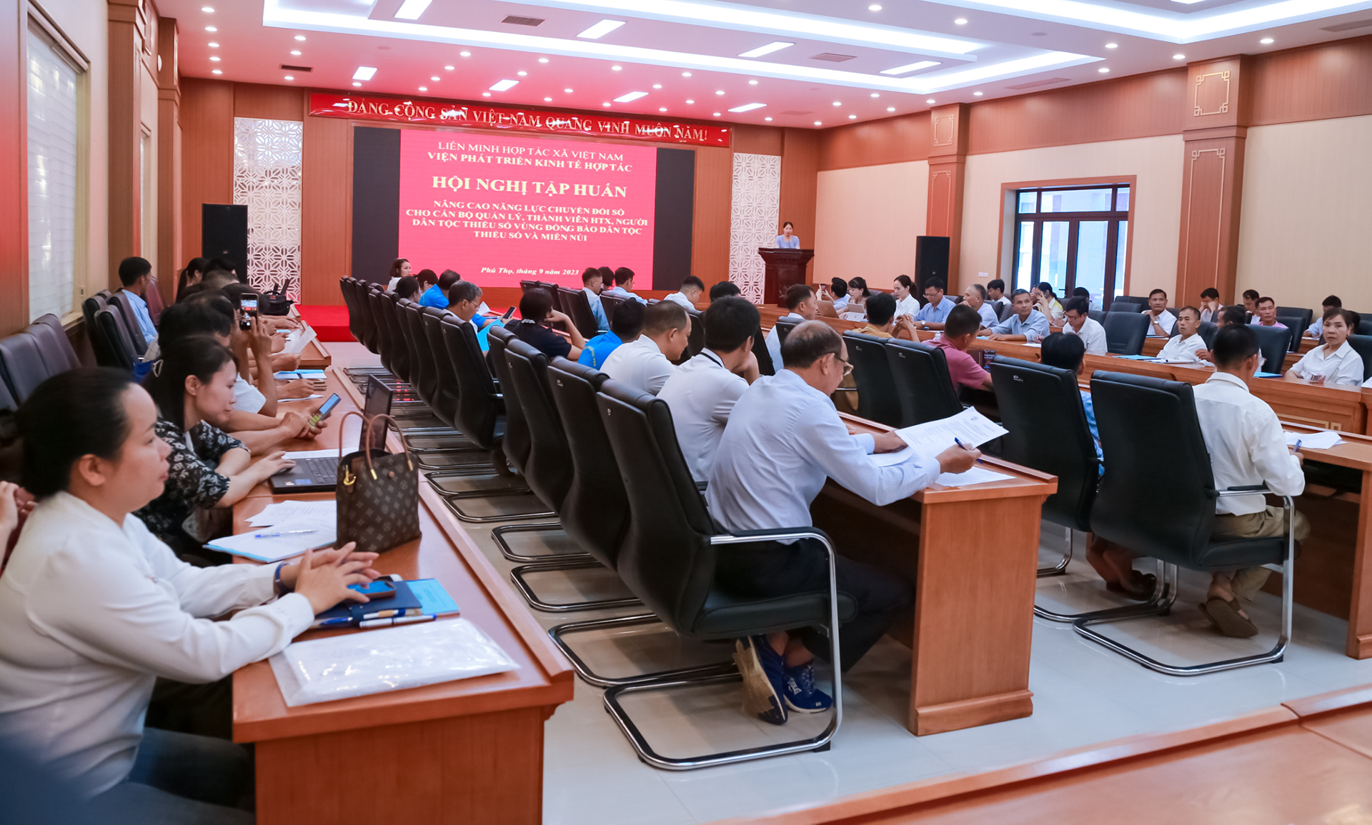 Hội nghị tập huấn “Nâng cao năng lực chuyển đổi số cho cán bộ quản lý, thành viên HTX vùng đồng bào dân tộc thiểu số và miền núi tỉnh Phú Thọ”