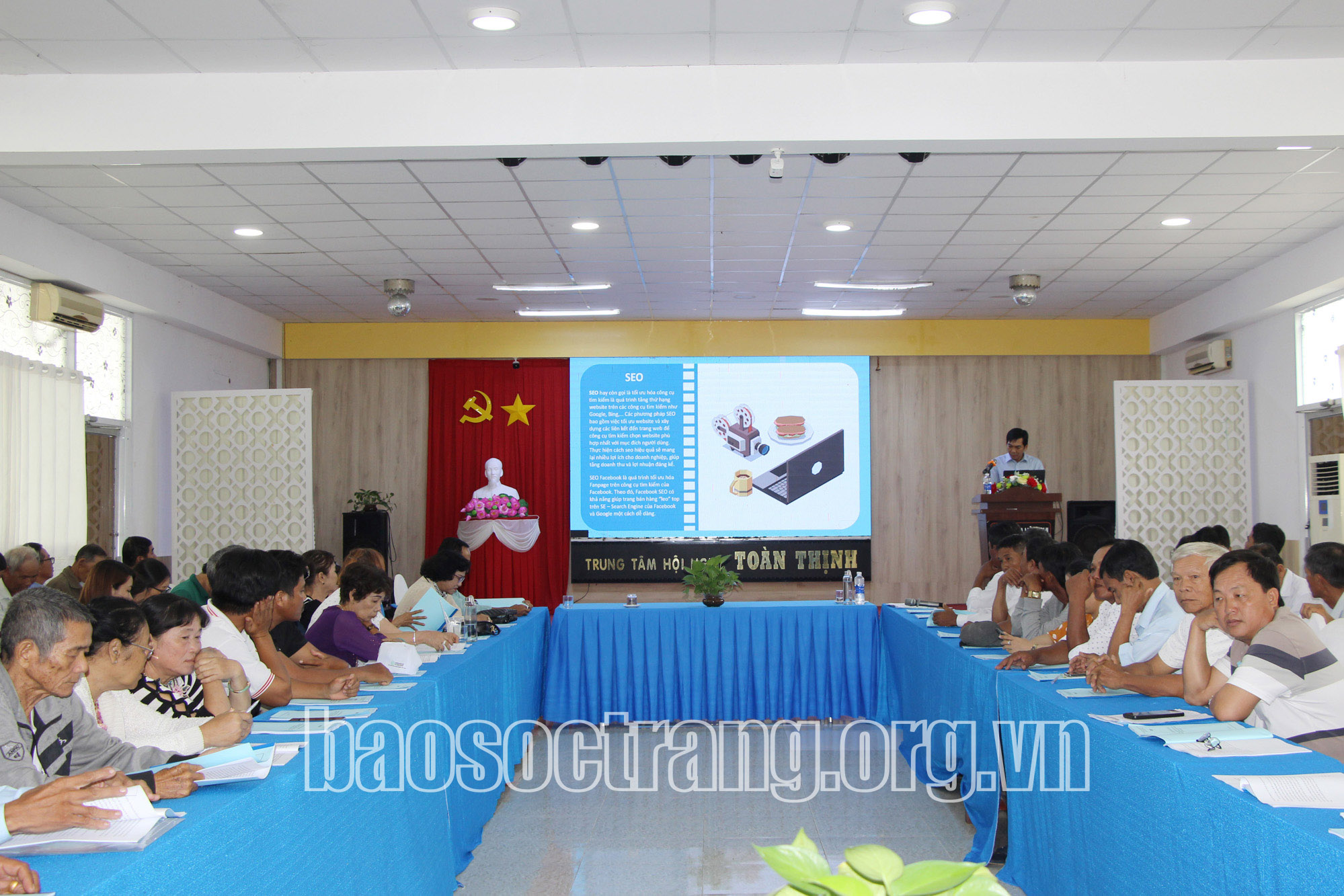 Nâng cao năng lực chuyển đổi số cho cán bộ quản lý, thành viên hợp tác xã và người dân tộc thiểu số