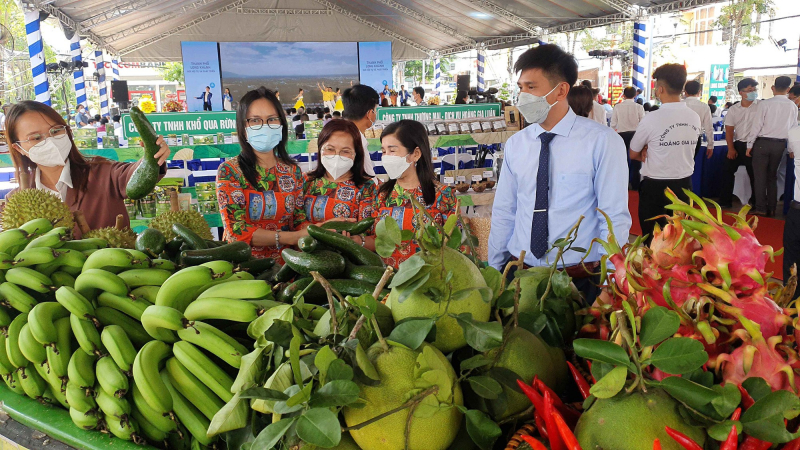 Đẩy mạnh xúc tiến thương mại, hỗ trợ đầu ra cho nông sản