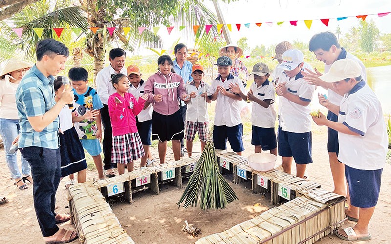 Xã anh hùng xây dựng nông thôn mới