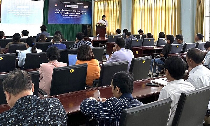 Đắk Nông: 50 đại diện hợp tác xã, doanh nghiệp học livestream bán hàng