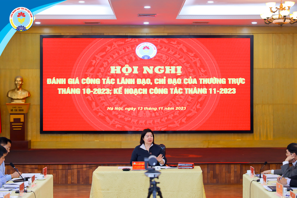 Đẩy mạnh công tác đào tạo, bồi dưỡng cán bộ và phát triển sản xuất, quản lý tiêu thụ nông sản gắn với chuỗi giá trị