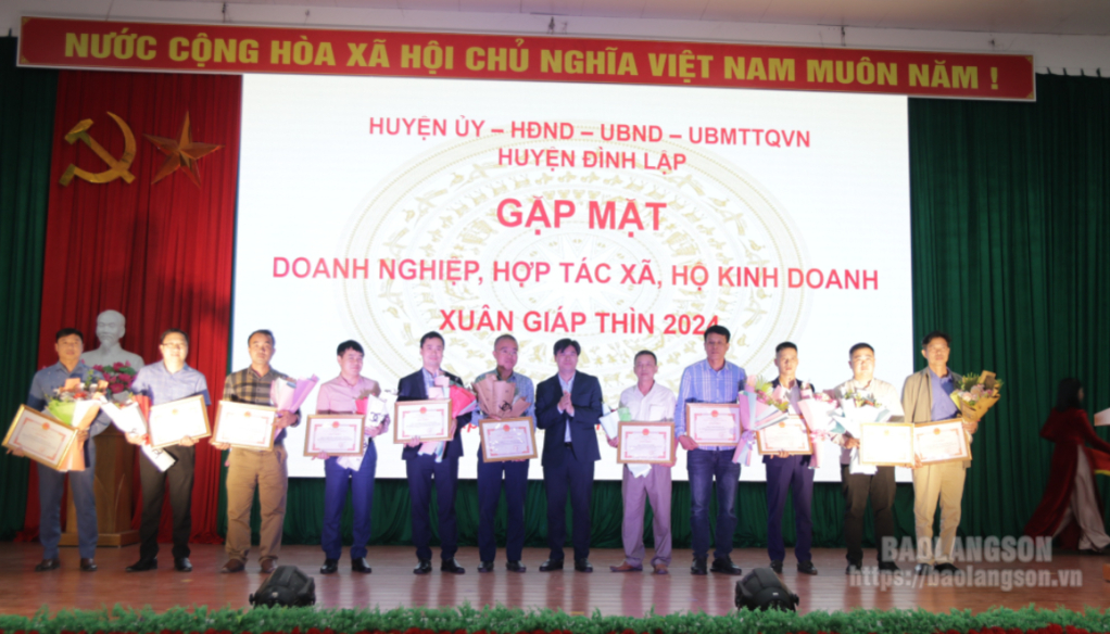 Lãnh đạo huyện Đình Lập gặp mặt doanh nghiệp, hợp tác xã, hộ kinh doanh