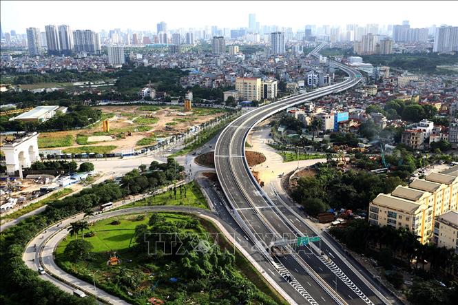 Khẩn trương thi công 2 cầu vượt tại nút giao Mai Dịch (Hà Nội)