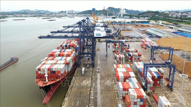 Hải quan Quảng Ninh thu ngân sách 8 tháng tăng gần 7%