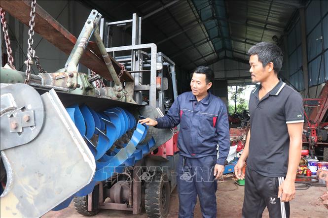 Người nông dân đam mê sáng chế máy móc phục vụ nông nghiệp