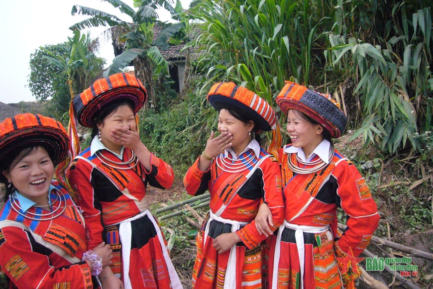 Nét đẹp thổ cẩm của phụ nữ Pà Thẻn