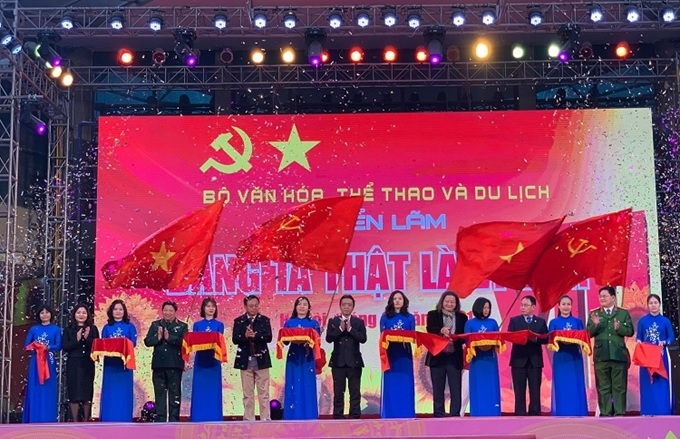 Triển lãm “Đảng ta thật là vĩ đại” chào mừng Đại hội XIII của Đảng
