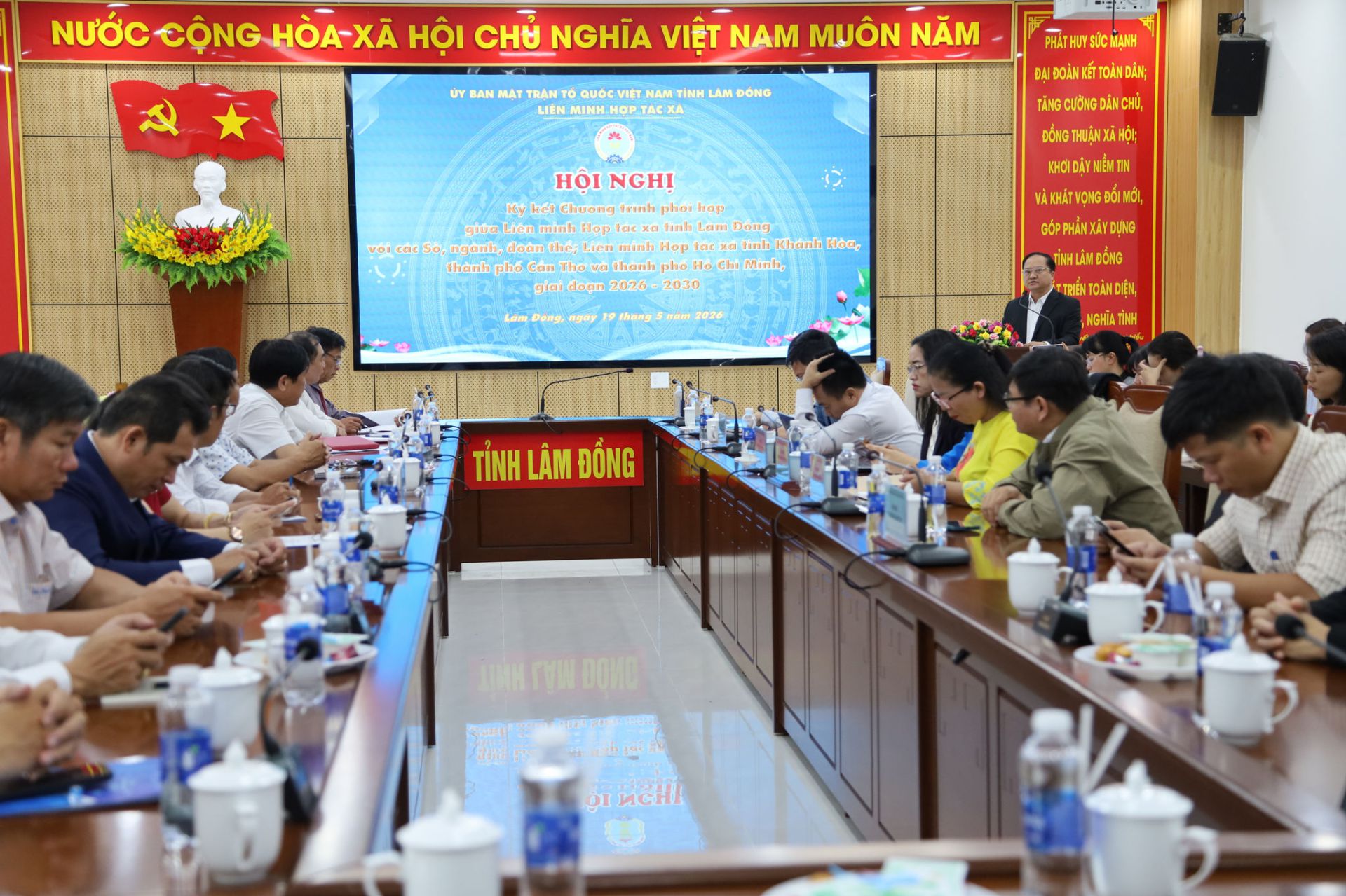 Lâm Đồng ký kết các chương trình phối hợp phát triển hợp tác xã