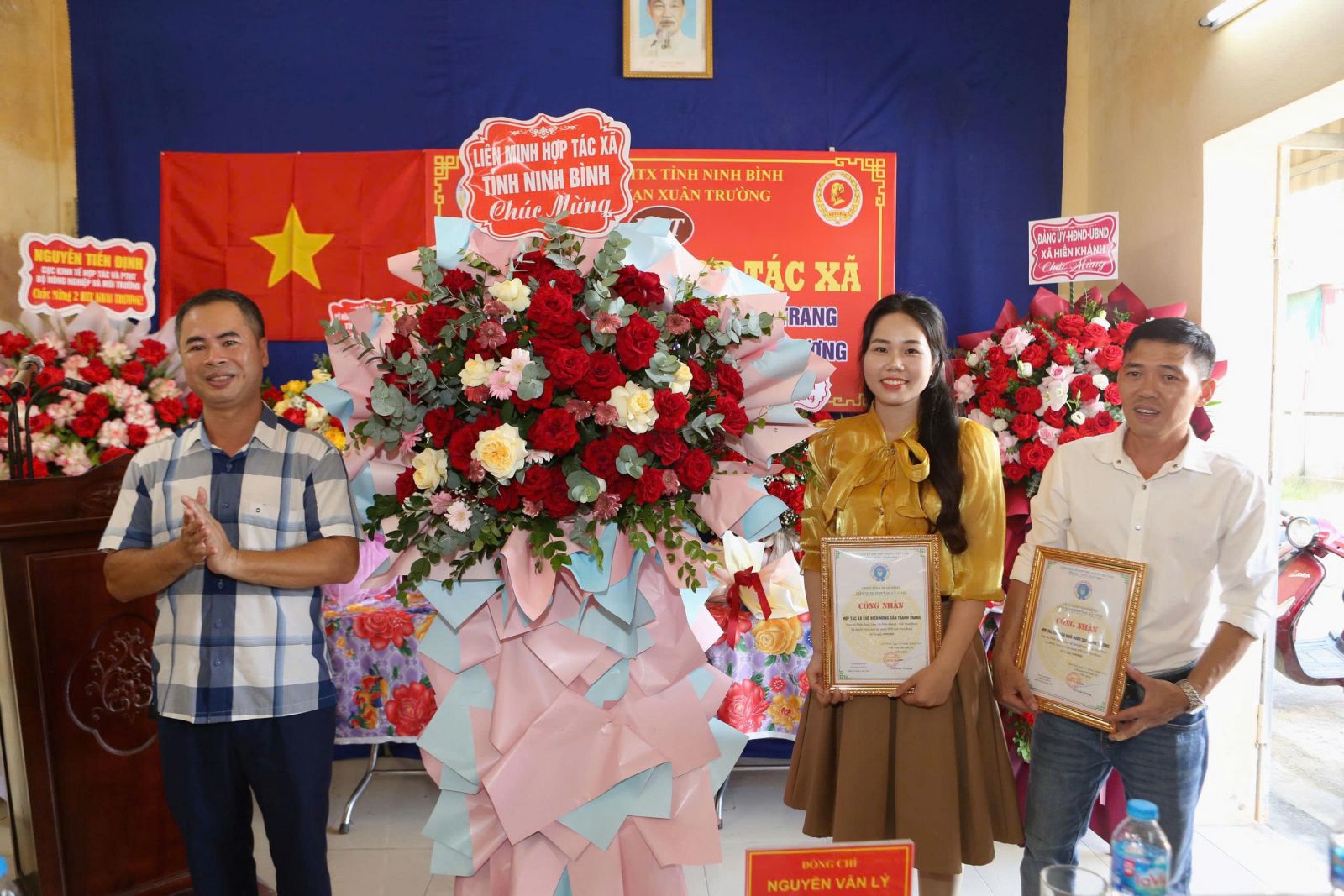 Lễ ra mắt 2 Hợp tác xã (HTX) tại xã Hiển Khánh, tỉnh Ninh Bình